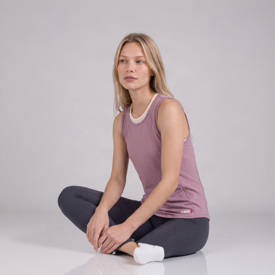 Lightweight and quick-drying women's sports top