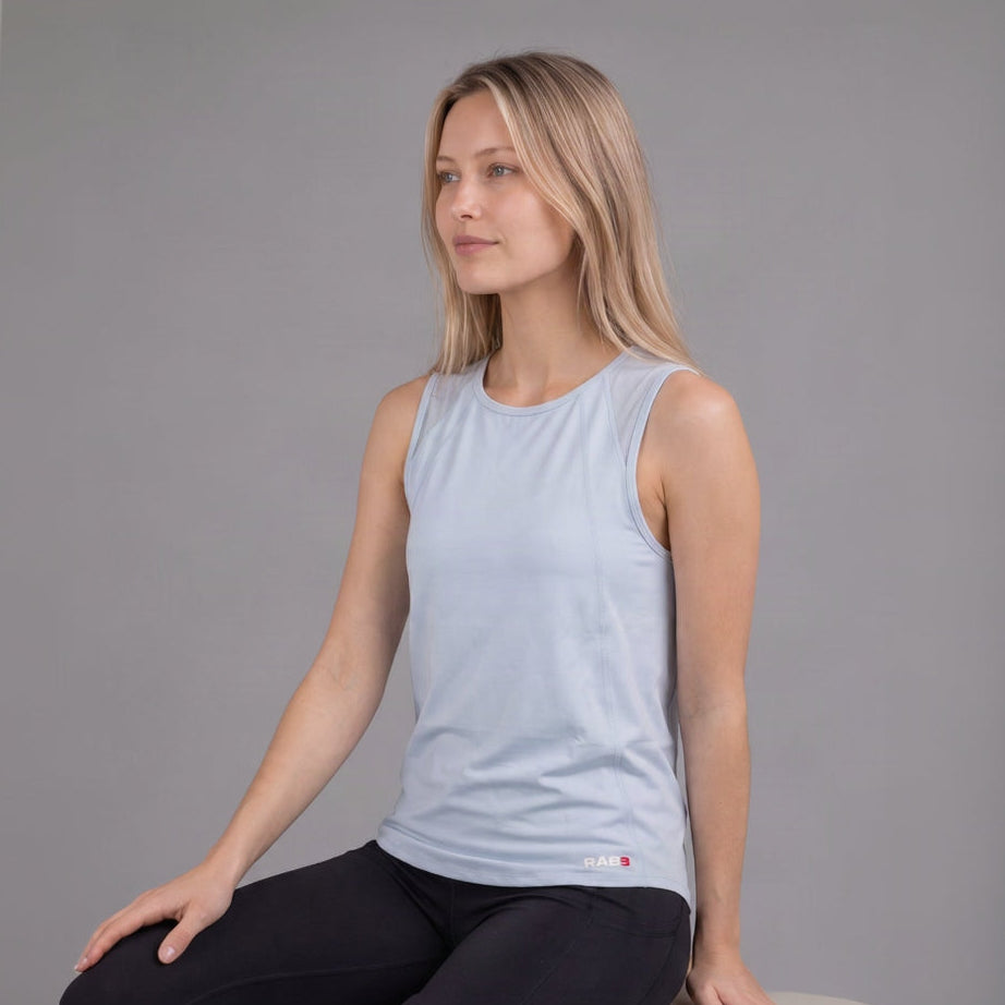 Lightweight and quick-drying women's sports top