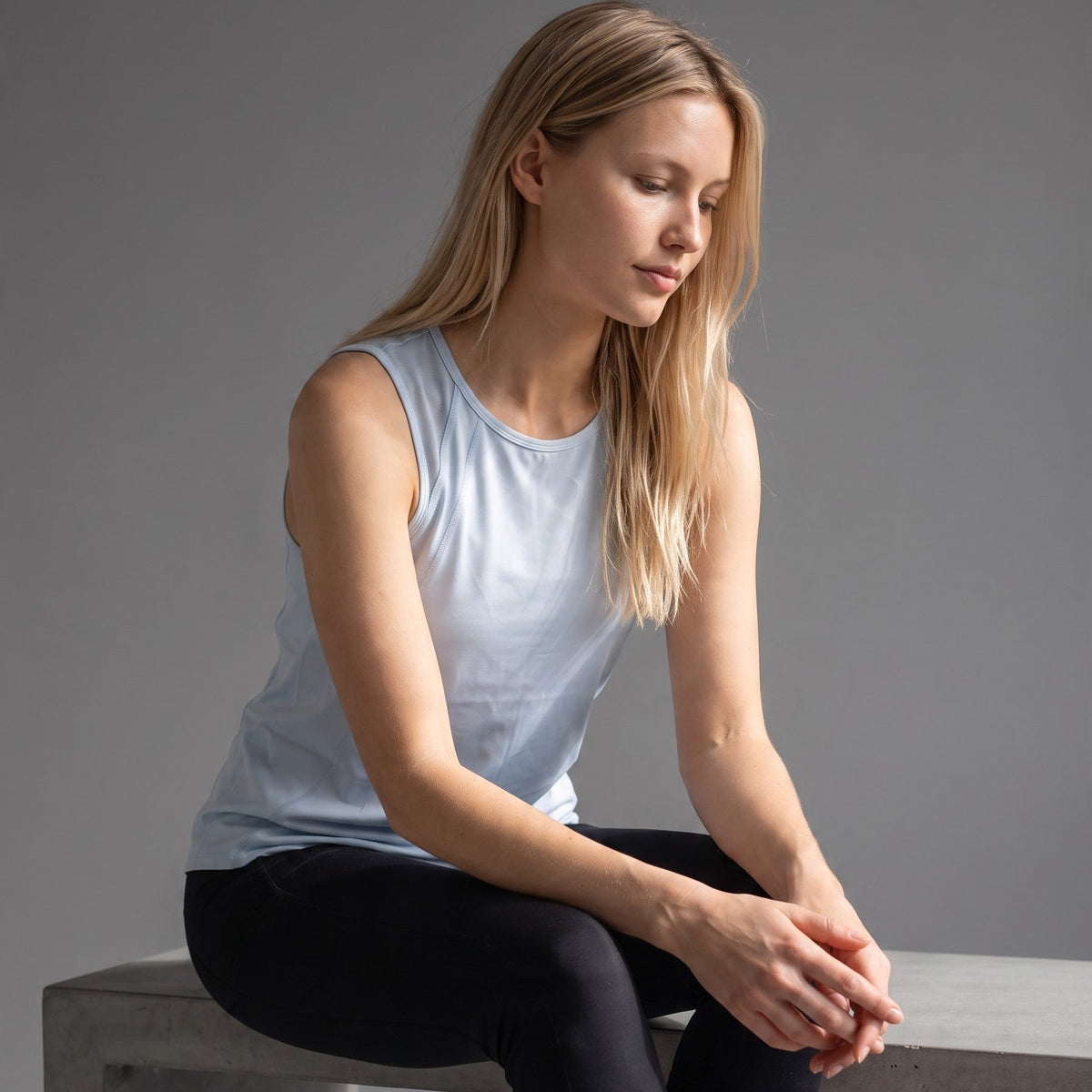 Lightweight and quick-drying women's sports top